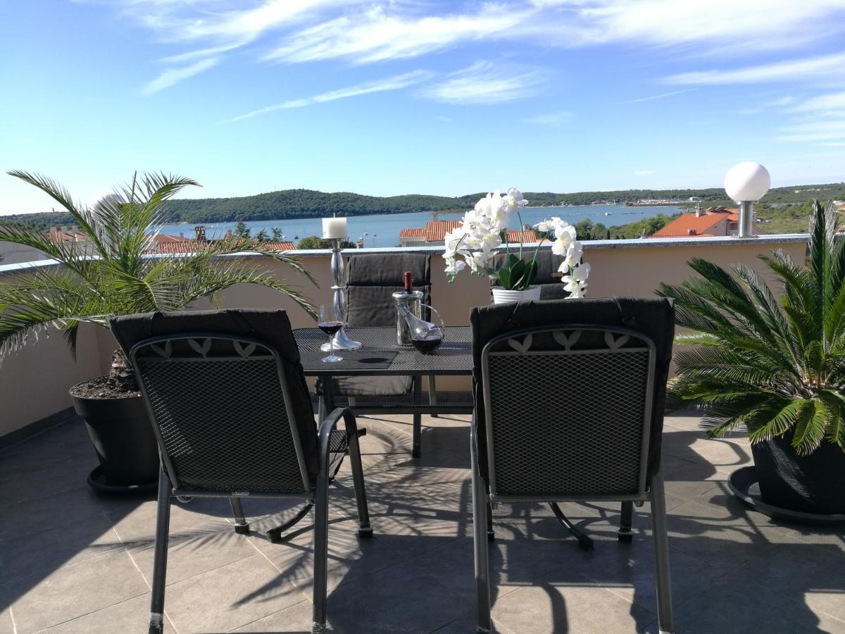 Villa Meli - Apartments Mit Meerblick Medulin Exteriör bild