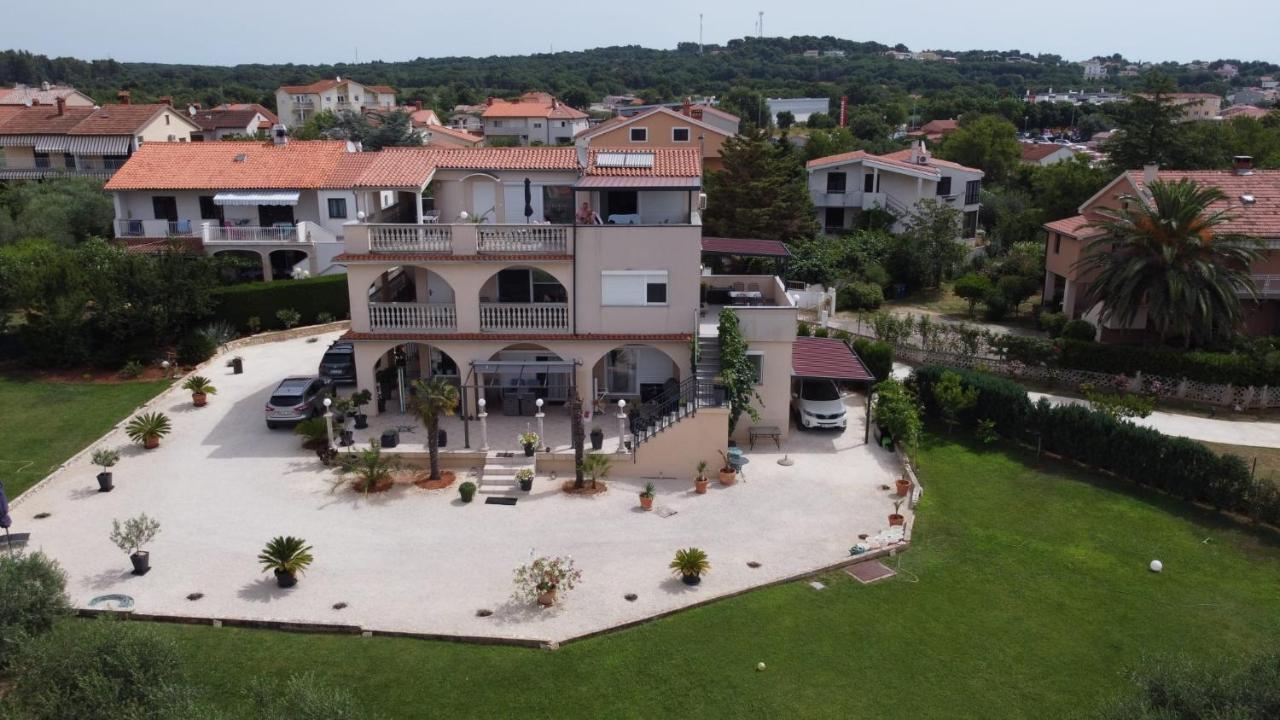 Villa Meli - Apartments Mit Meerblick Medulin Exteriör bild