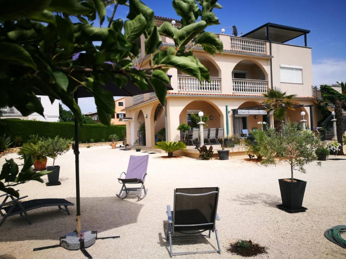 Villa Meli - Apartments Mit Meerblick Medulin Exteriör bild