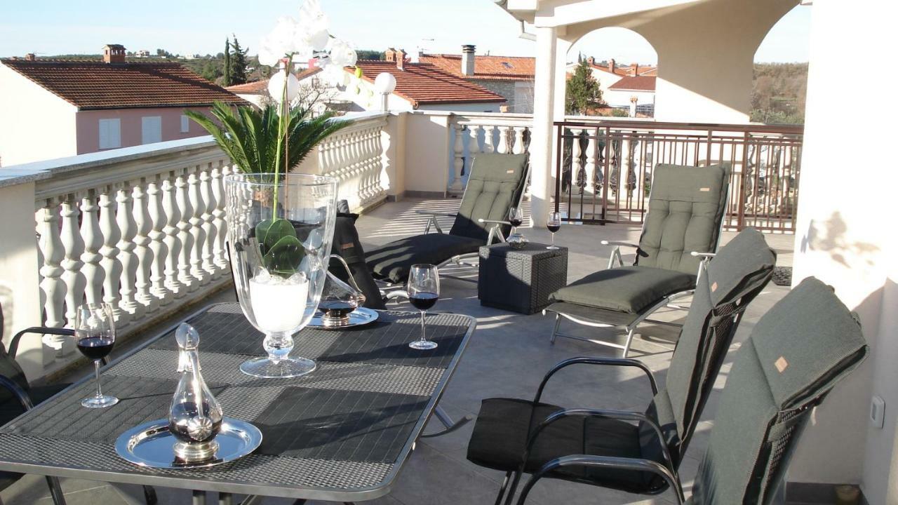 Villa Meli - Apartments Mit Meerblick Medulin Exteriör bild