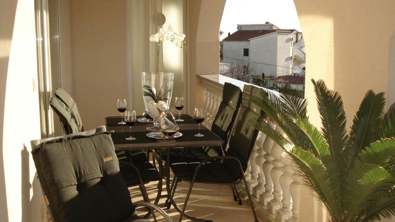 Villa Meli - Apartments Mit Meerblick Medulin Exteriör bild