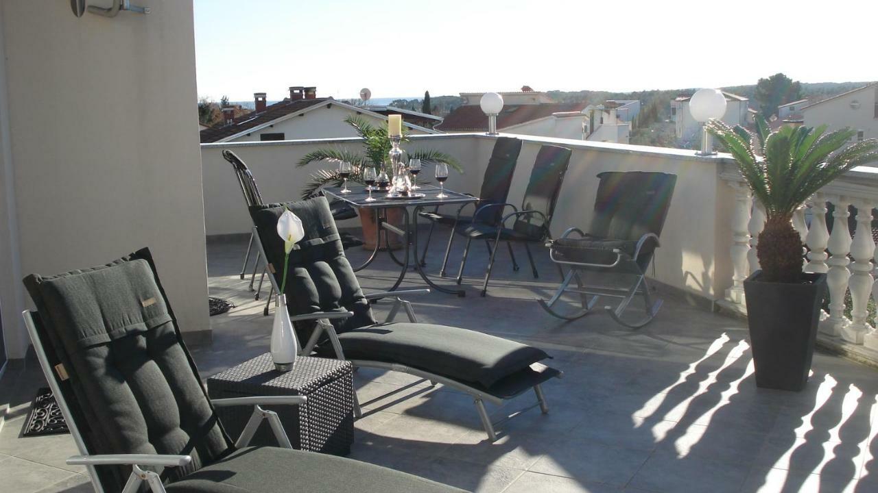 Villa Meli - Apartments Mit Meerblick Medulin Exteriör bild