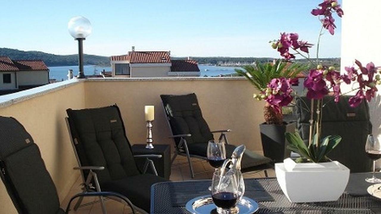 Villa Meli - Apartments Mit Meerblick Medulin Exteriör bild